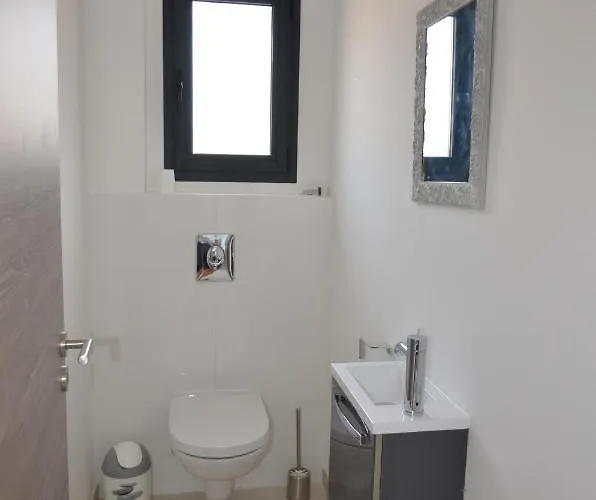 Vila Grand Confort A 500m De La De Lozari